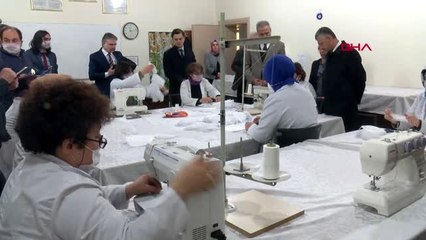 ZONGULDAK Gönüllü öğretmenler sağlık çalışanları için maske üretiyor