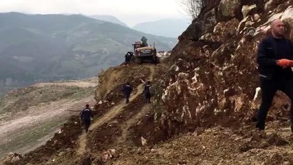 Düzce'de meydana gelen toprak kaymasında 1 işçi yaralandı