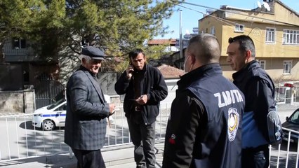 Sokağa çıkan yaşlılar ekiplerce uyarılarak evlerine gönderildi - KAYSERİ