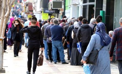 Bir kentimizde uyarıları dikkate alan yok! Cadde ve sokaklar dolup taştı