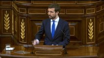 Casado se sitúa al lado de Sánchez, le da el apoyo del PP