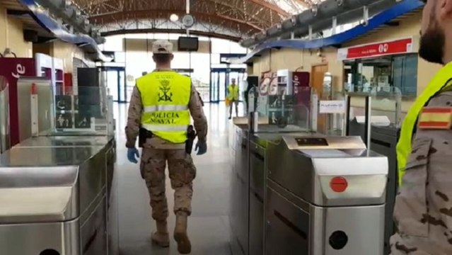 Patrullas de la Armada en la estación de Cádiz
