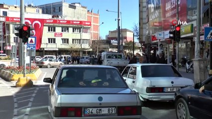 Kırmızı ışıklar ‘evde kal’ dedi
