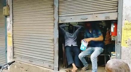 हरदोई: दुकानों को कड़ी चेतावनी के साथ करवाया बंद