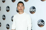 Daniel Dae Kim elogia medicamento antimalária na recuperação de coronavírus