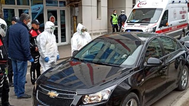 Ev karantinasını ihlal eden bir kişi, aracıyla gezerken polis ekipleri tarafından yakalandı