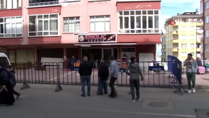 -Tahliye edilen 10 katlı binada oturanlar özel izinle eşyalarını almaya başladı