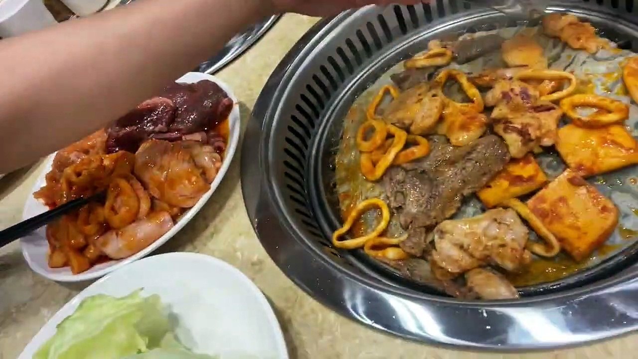 Food Trip with Friends! | Hot Pot + Barbecue! | Food trip in Abu Dhabi