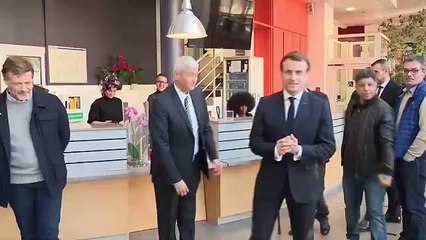 Emmanuel MACRON. Protéger tous les Français du COVID-19. Déclaration depuis un centre d’hébergement parisien réquisitionné pour accueillir des sans-abris.