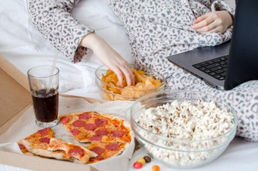 How to Prevent Overeating When You're Working From Home
