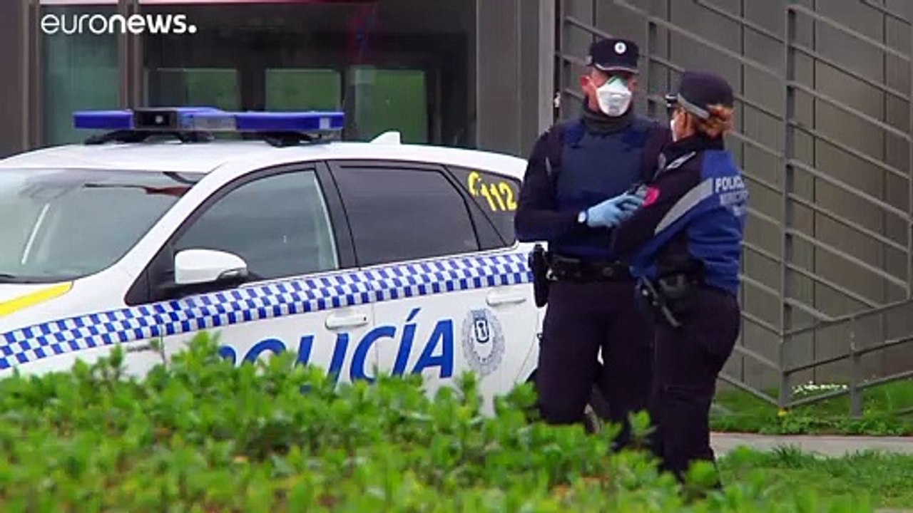 Kranke behandeln in Messehallen und auf Flugzeugträgern