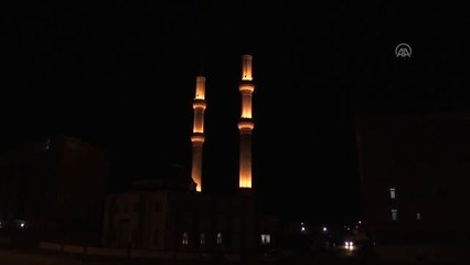 Koronavirüs salgının son bulması için camilerin hoparlöründen dua edildi