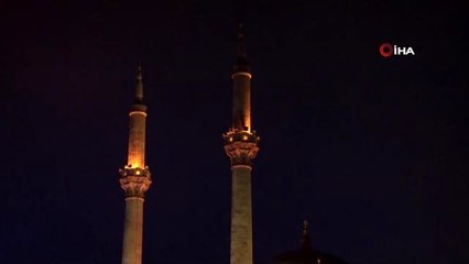 Yatsı ezanının ardından camilerde korona virüse karşı dua okundu