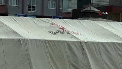 Kayseri'de hastalar için devlet hastanesinin bahçesine çadır kuruldu