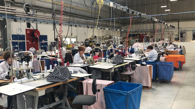 Les couturières d’Armor-lux confectionnent 2000 masques en tissu par jour