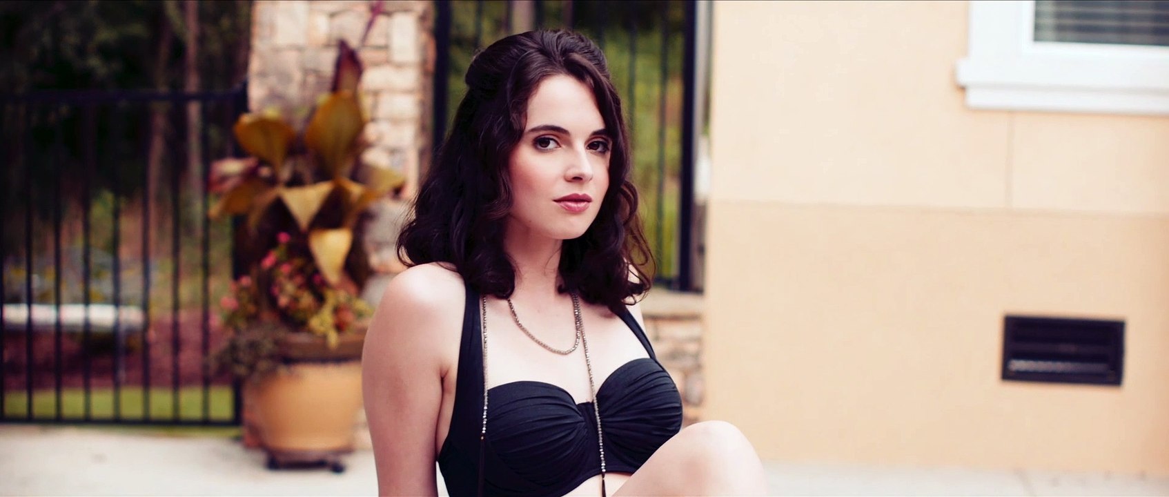 SAVING ZOÉ Clip  - Fame is Fame Starring Laura and Vanessa Marano