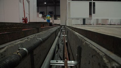 Instalación de conducciones de oxígeno en el hospital de campaña de Ifema