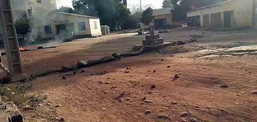 A Pita, des manifestent dans la rue pour empêcher la tenue des élections