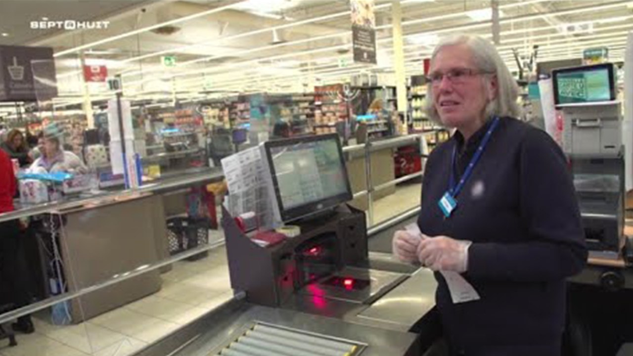 Coronavirus  - en larmes, une caissière émeut les internautes avec son témoignage...