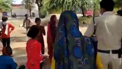 देवासः पुलिस विभाग ने लोगों को वितरित की भोजन सामग्री