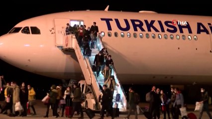 İrlanda’da Eğitim Gören Öğrencileri Taşıyan Uçak Sivas’a İndi