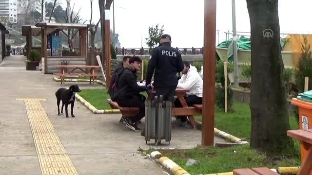 Sokağa çıkma kısıtlaması kapsamında polis kontrolü - DÜZCE