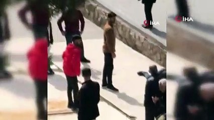 Yere yığılan şahsa, virüs endişesiyle kimse müdahale edemedi