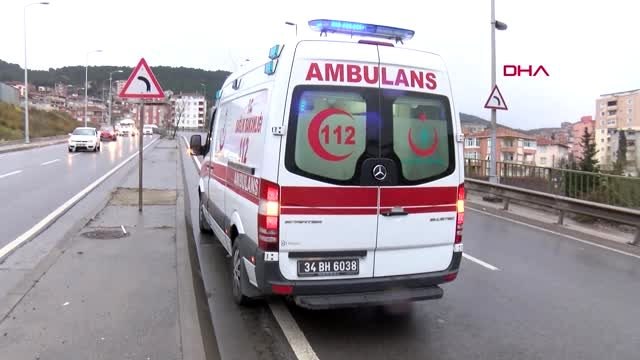 MALTEPE'DE KADIN DOKTOR TAKLA ATIP TERS DÖNEN OTOMOBİLİNDEN YARALI KURTULDU