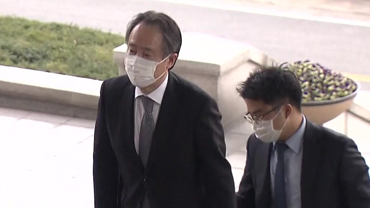 정부, 도미타 대사 초치..."日 왜곡 교과서 즉각 시정해야" / YTN