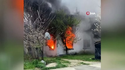 Düzce’de iki katlı ev alev alev yandı
