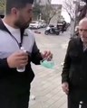 Bu iş rayından çıkmaya başladı... Yaşlı adama sokak ortasında rezil müdahlale!