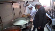 ZONGULDAK Ereğli'de sokağa çıkamayan ve iş yerleri kapananlara sıcak yemek servisi