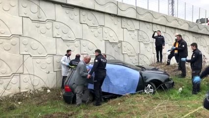 Tarlaya devrilen otomobilin sürücüsü öldü