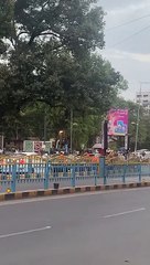 लॉकडाउन के बावजूद शाम होते घरों से निकले इंदौरी, पुलिस ने लाठियों से ली खबर