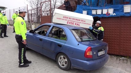 Aracına Bağladığı Tabutla ‘Evde Kal’ Çağrısı Yapan Sürücüye Ceza