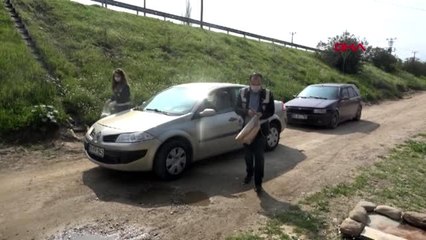 AYDIN Sokağa çıkamayan çifte ekmeği polis ekibi aldı