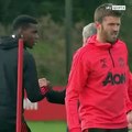 DIRECT !La vidéo du début d'entraînement à Manchester United montre le froid entre le champion du monde Paul Labile Pogba et José Mourinho C'est chaud. Pogba au Barça ?