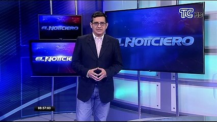 Aglomeración de personas en un mercado informal al sur de Guayaquil