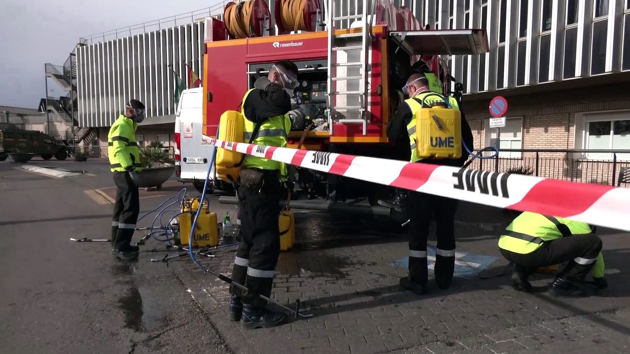 La UME continúa las labores de desinfección en los hospitales de Sevilla