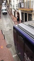 Vecinos aplauden a los ancianos de la residencia de Alcala del Valle