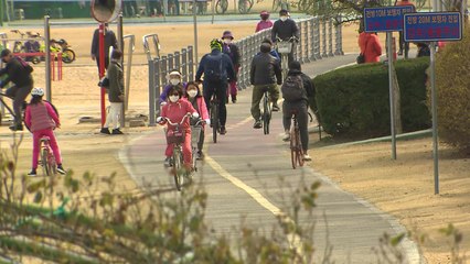 확진자 감소 추세에 외출 늘어..."사회적 거리두기 필수" / YTN