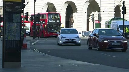 عزل تام في بريطانيا ومنظمة الصحة تحذر من "تسارع" كوفيد-19