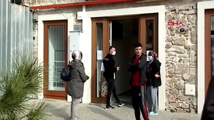 İZMİR 65 yaş ve üzerine yasak olmasına rağmen pazar alışverişi yapmak istedi