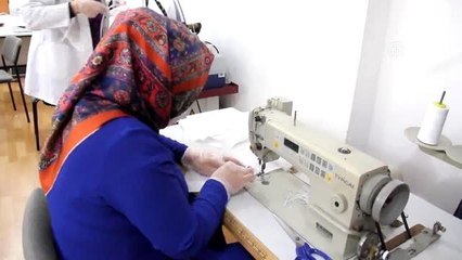 Halk eğitim merkezlerinde sağlık kuruluşları için maske üretiliyor