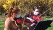 Tomblaine : des violonistes masquées donnent une aubade aux personnes âgées confinées