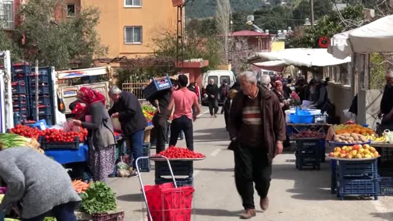Uyarıları dikkate almayan yaşlılar pazarlara akın etti