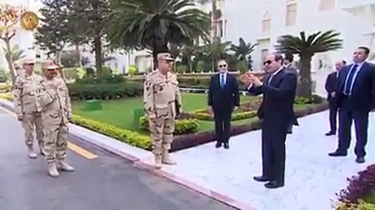 السيسي يتفقد بعض نماذج من أجهزة ومعدات التطهير والتعقيم ضد فيروس كورونا
