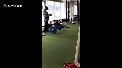 I can do this! Canadian lady does hilarious mini sit-ups at the gym