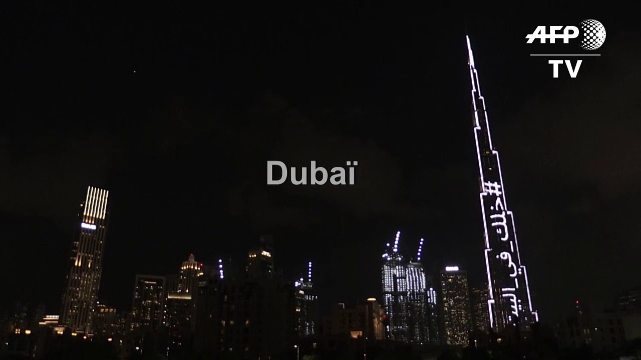 Coronavirus: un message lumineux sur Burj Khalifa, "Restez chez vous"