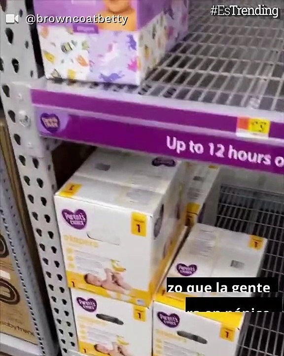 La conmovedora reacción de una madre al no encontrar pañales para su bebé